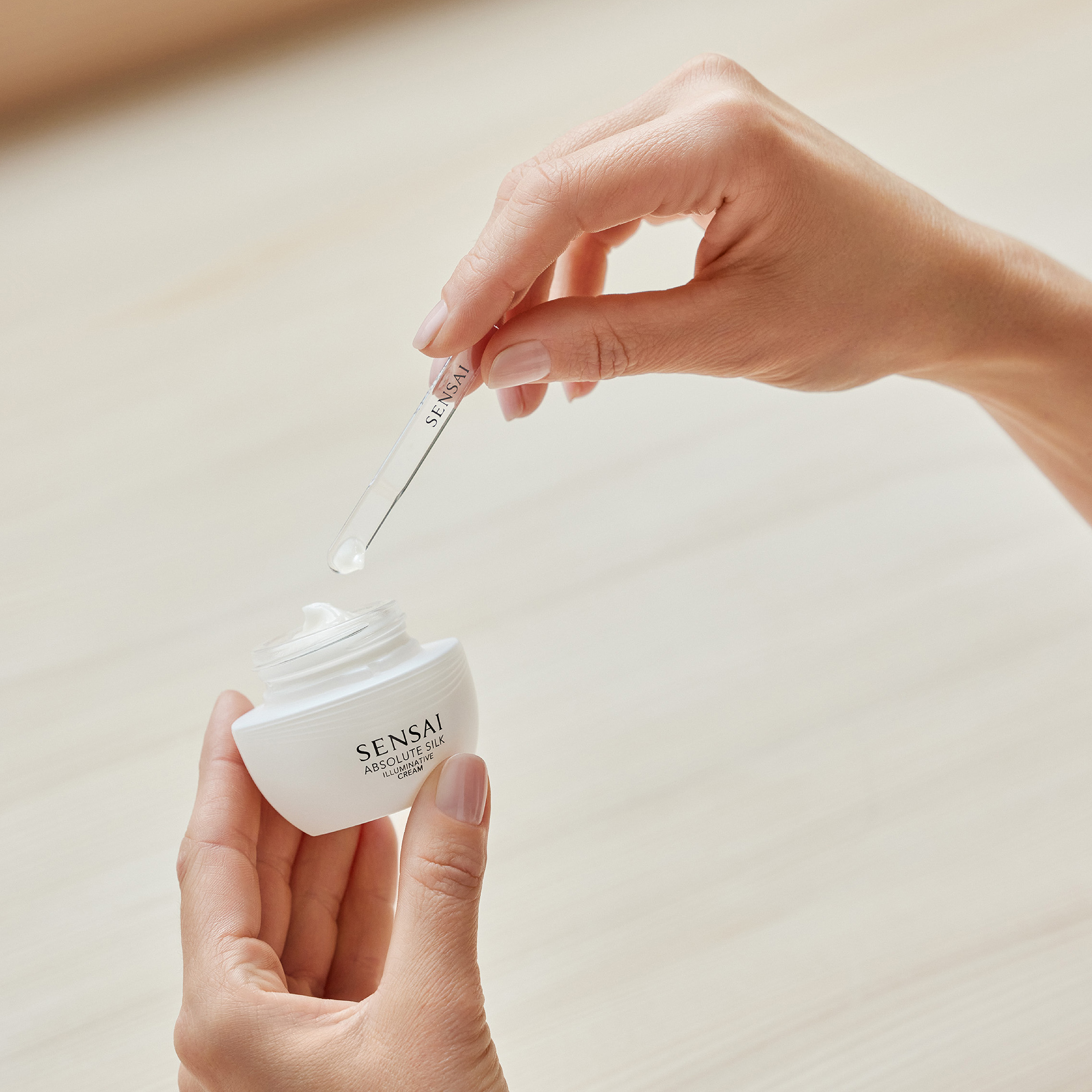 Absolute Silk Illuminating Cream
